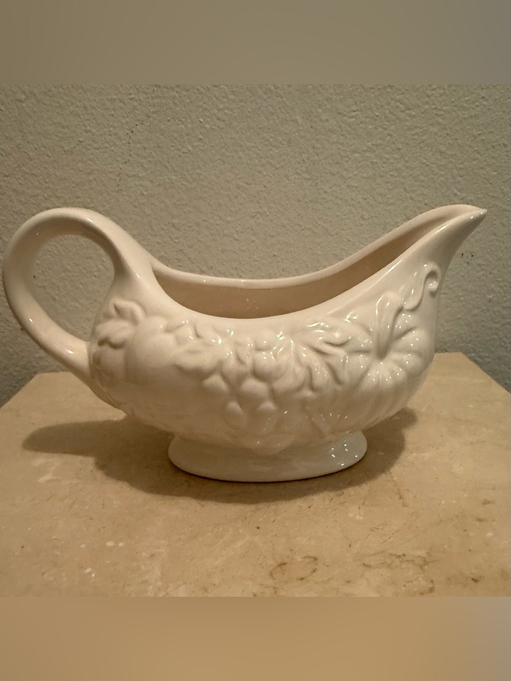 Tabletop Gallery Harvest Gravy boat holds 2 cups.